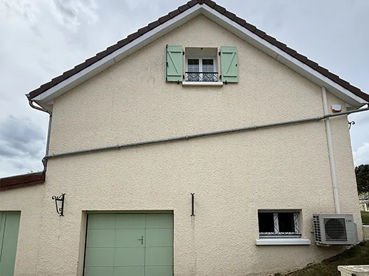Façade 2 avant et après démoussage par drone Milisys