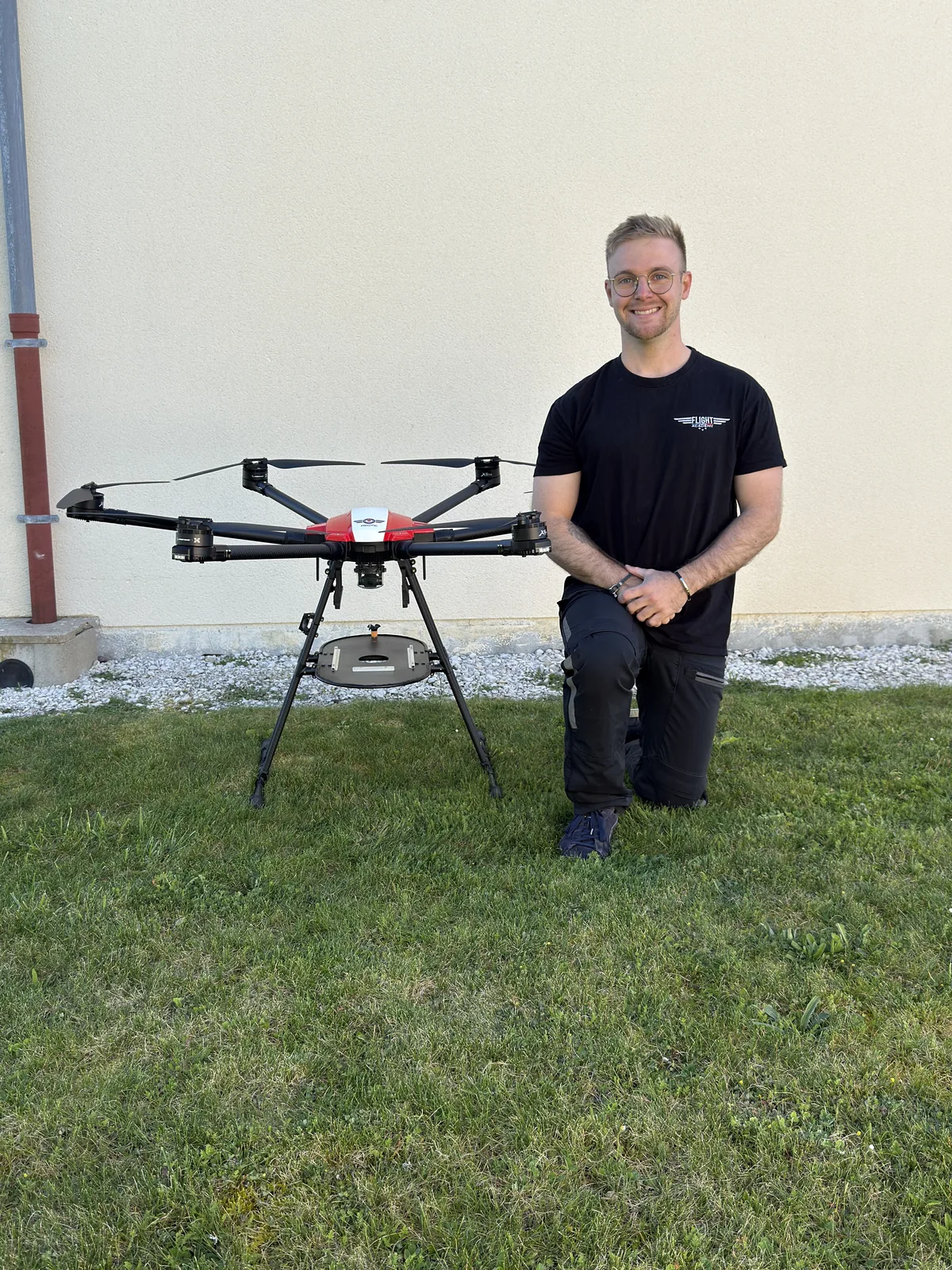 L'équipe Milisys avec son drone professionnel